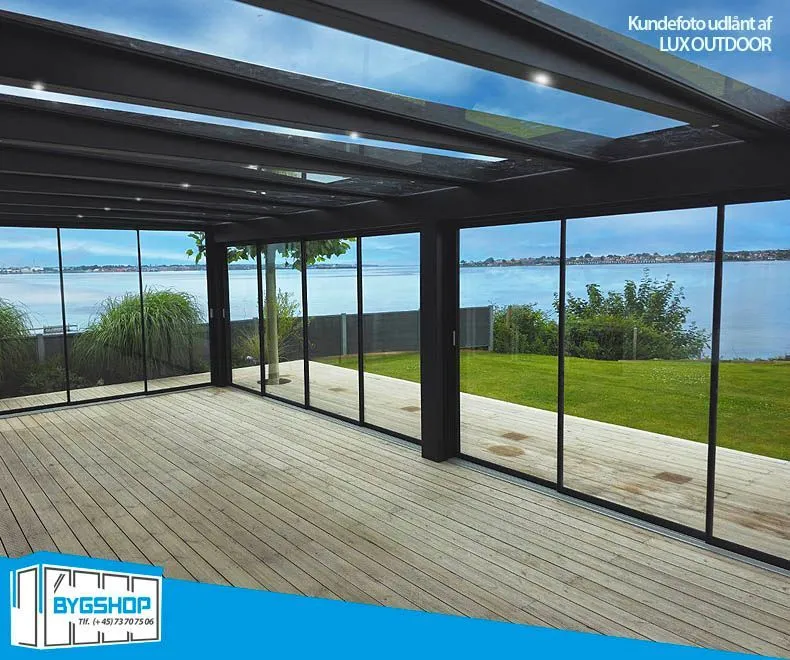 Udestue med BS. 1-1 skydedøre og Ultraline-overdækning. Foto: Lux Outdoor