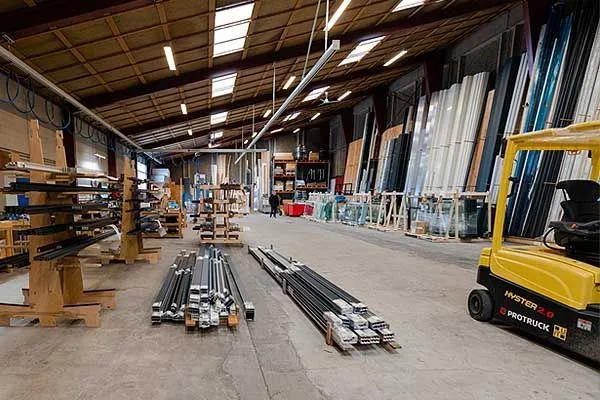 Bygshops produktion af skydedøre i Ringsted